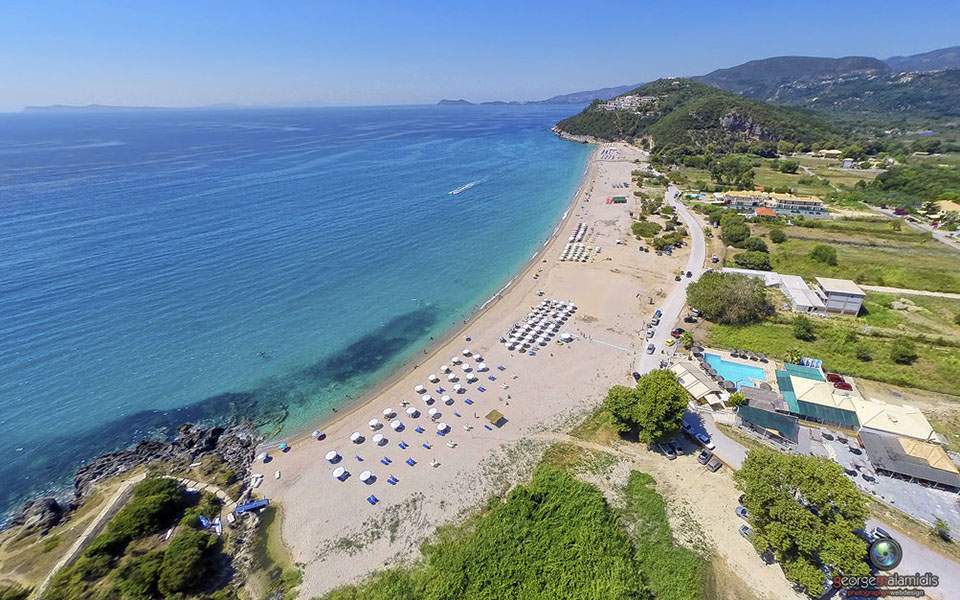 Κλείνουν με εντολή πρωθυπουργού οργανωμένες παραλίες και χιονοδρομικά κέντρα