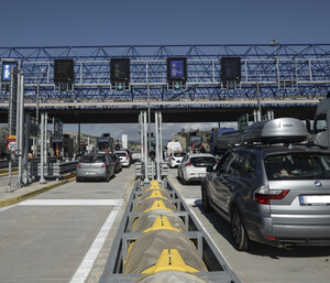 Κορονοϊός: Είναι ανεύθυνοι! Ουρές στα διόδια – Οι Αθηναίοι φεύγουν για την επαρχία