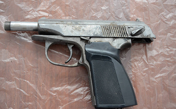 Αντιτρομοκρατική: Φωτογραφίες από το υπόγειο τούνελ σε μονοκατοικία στα Σεπόλια και τον βαρύ οπλισμό 13