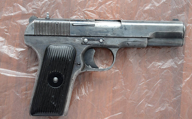 Αντιτρομοκρατική: Φωτογραφίες από το υπόγειο τούνελ σε μονοκατοικία στα Σεπόλια και τον βαρύ οπλισμό 14