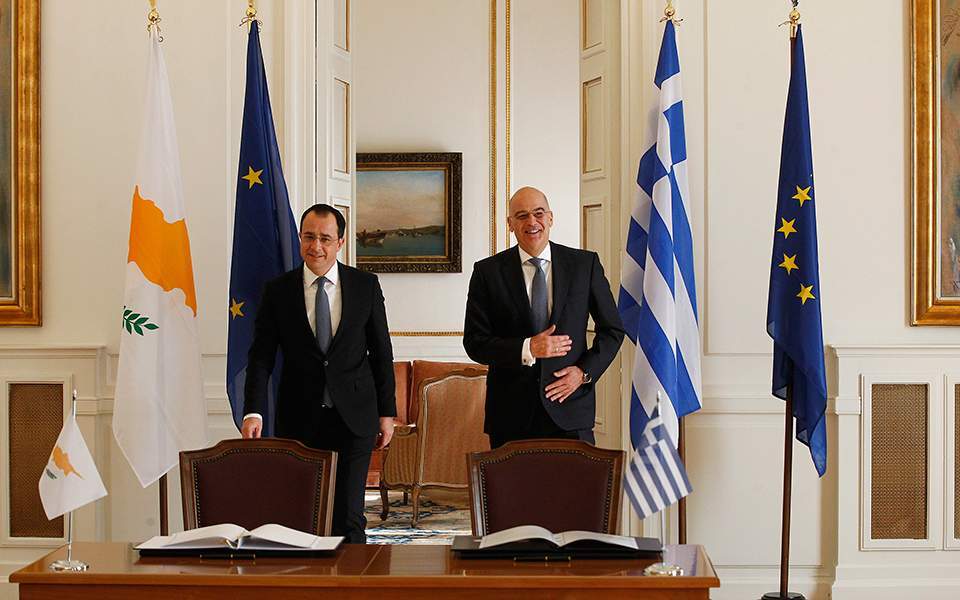 Τετ α τετ Δένδια – Χριστοδουλίδη την Παρασκευή