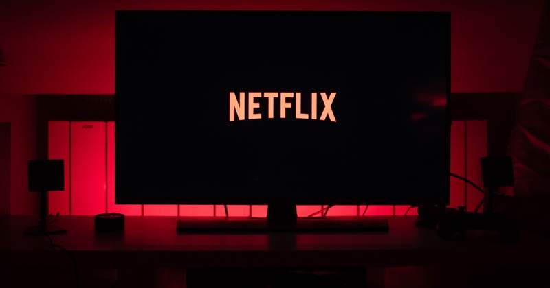 Netflix: Δοκιμάζει την απενεργοποίηση της ερώτησης αν παρακολουθείς ακόμα