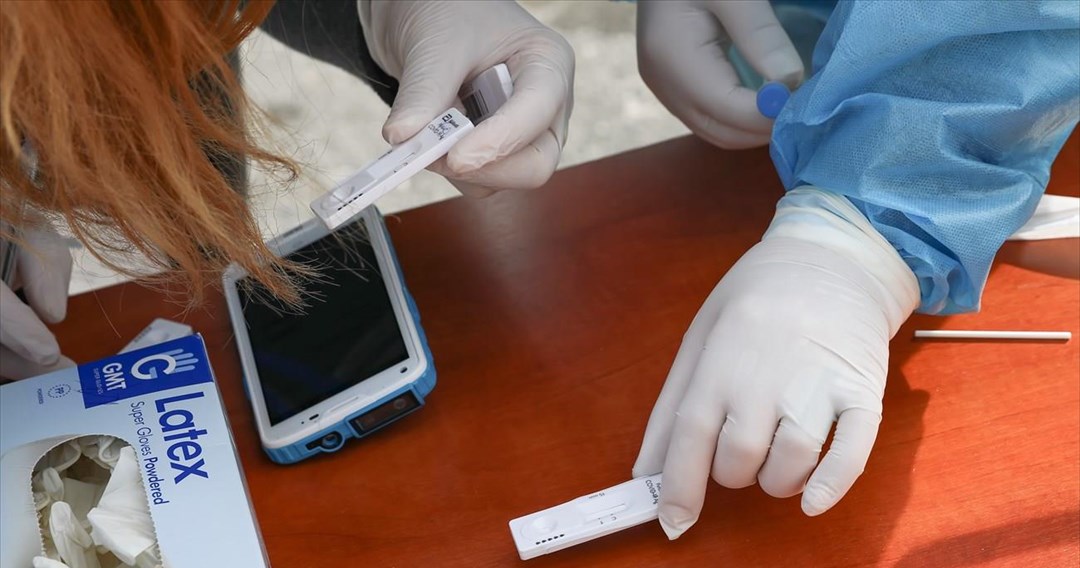 35 κρούσματα σε 3.689 rapid test μέσα από το αυτοκίνητο