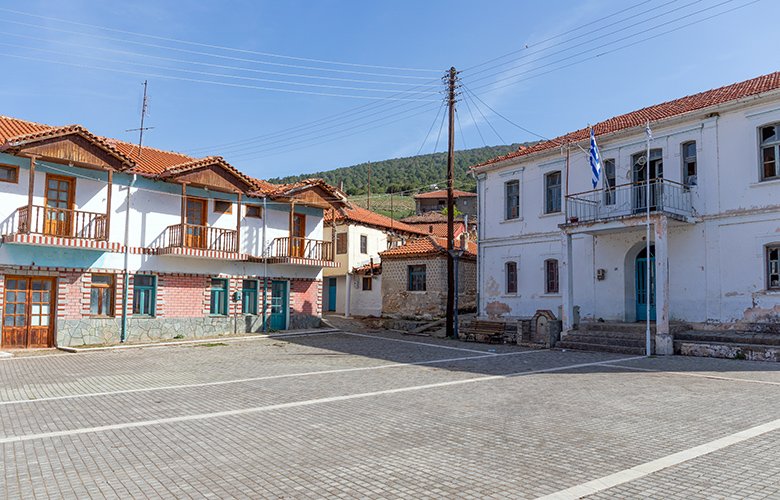 Ένα μοναδικό ησυχαστήριο στη λίμνη των Πρεσπών – News.gr 1