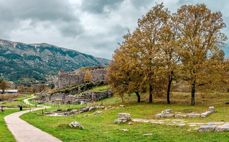 Το αρχαίο Μαντείο που έδιναν χρησμό τα φύλλα και το τρεχούμενο νερό – News.gr 1