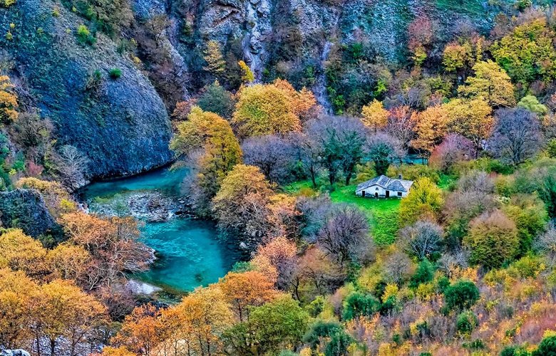 Το ελληνικό εκκλησάκι μέσα στο φαράγγι που νομίζεις ότι είναι ζωγραφιά – News.gr