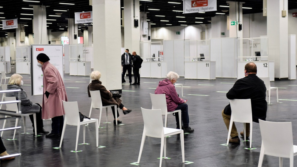 Γερμανία: Σχέδια για εμβόλια και σε ιδιωτικά ιατρεία και 2 δωρεάν τεστ εβδομαδιαίως