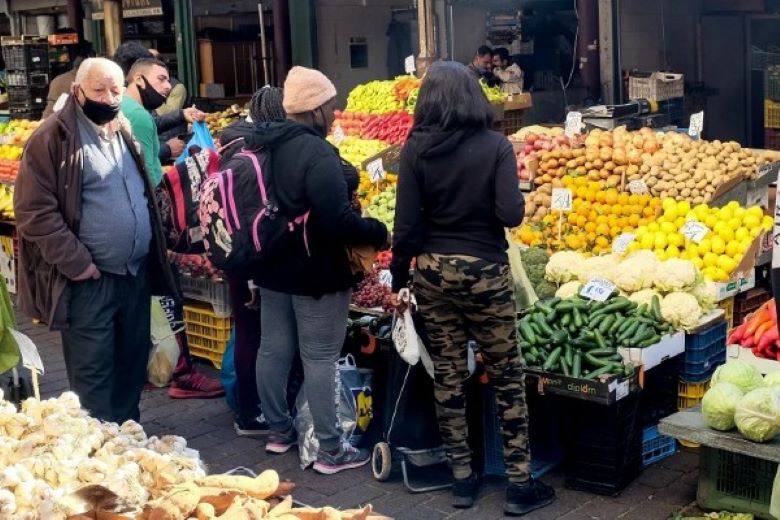 Αναστολή πωλήσεων βιομηχανικών προϊόντων στις λαϊκές αγορές στην Κοζάνη – News.gr
