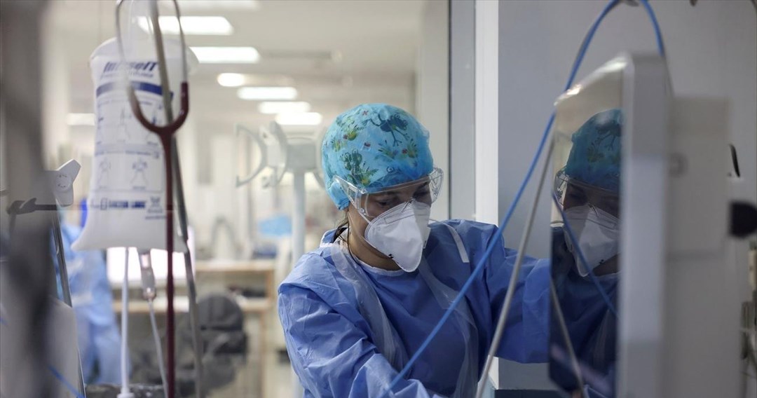 Κορωνοϊός: 50 θάνατοι – 656 σε ΜΕΘ