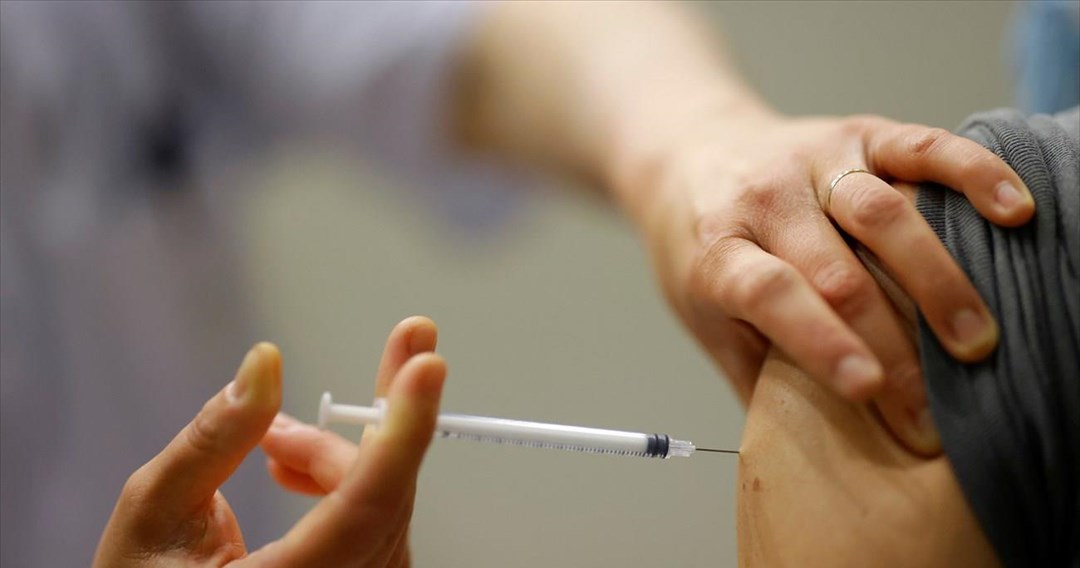 Πώς τα εμβόλια συμβάλουν στην επαναφορά της κανονικότητας