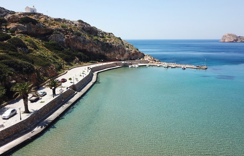 Η κυκλαδίτικη παραλία με το ιδιαίτερο χαρακτηριστικό – News.gr 1