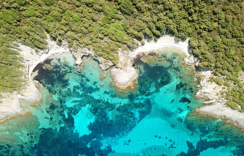 Η παραλία που βρίσκεται… σε κρατήρα και σε αφήνει άφωνο – News.gr 1