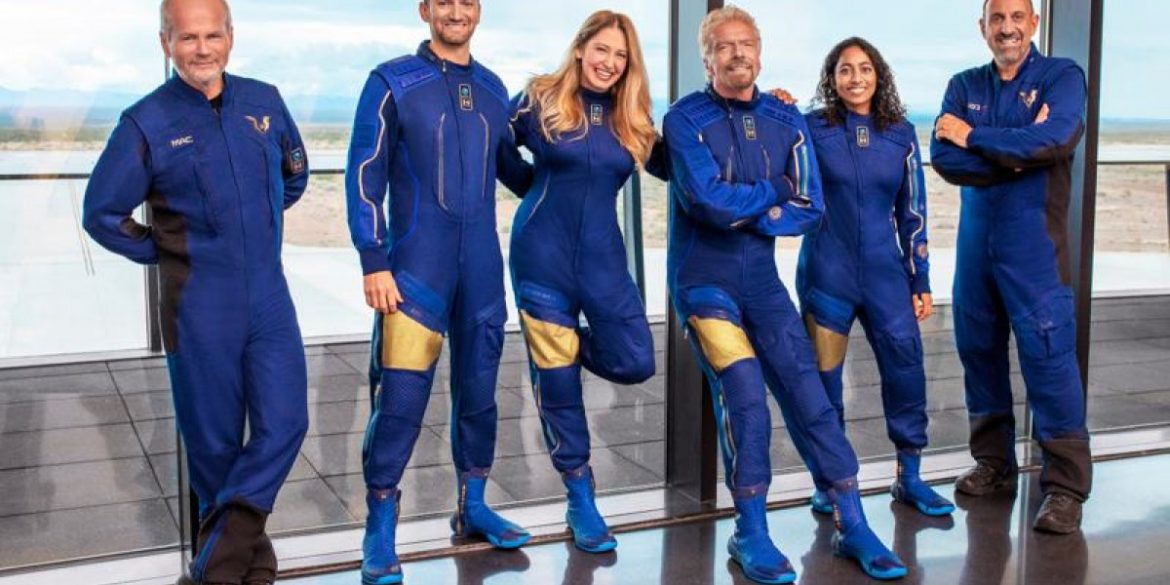 Ο Richard Branson θα φτάσει στο Διάστημα πριν τον Jeff Bezos