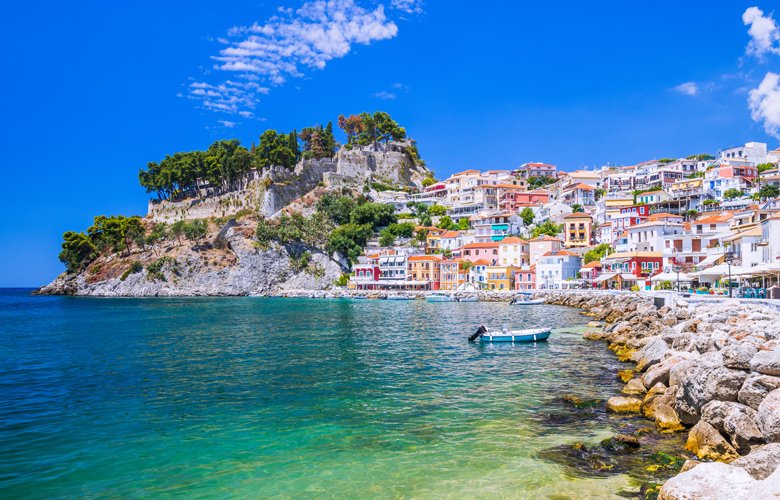 Ο ατελείωτος Λύχνος με τα γαλάζια νερά και το πράσινο – News.gr