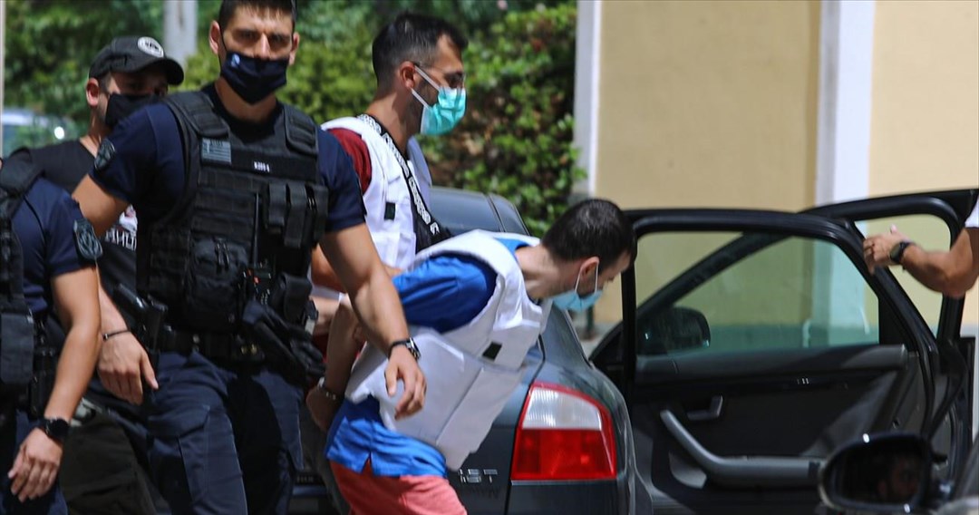 «Την μαχαίρωσα γιατί με απατούσε»