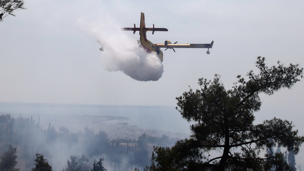 Φωτιές- Ελλάδα: Με 9 πυροσβεστικά αεροπλάνα, 700 διασώστες, 100 οχήματα συνδράμει η ΕΕ
