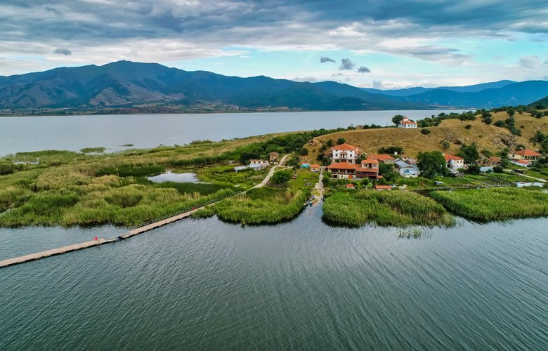 Το νησάκι στις Πρέσπες που «πλέει» πάνω στη λίμνη – News.gr 4