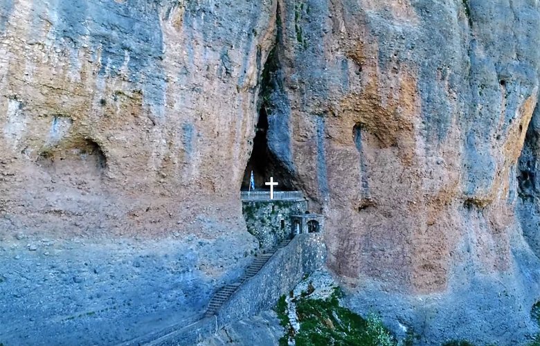 Τα άγνωστα «Μετέωρα της Κορίνθου» – News.gr