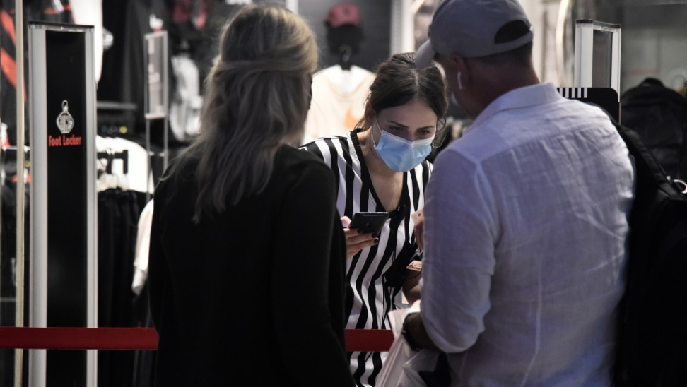 Ενδιάμεσες εκπτώσεις: Υποτονική η κίνηση – Να καταργηθούν προτείνει ο Κορκίδης