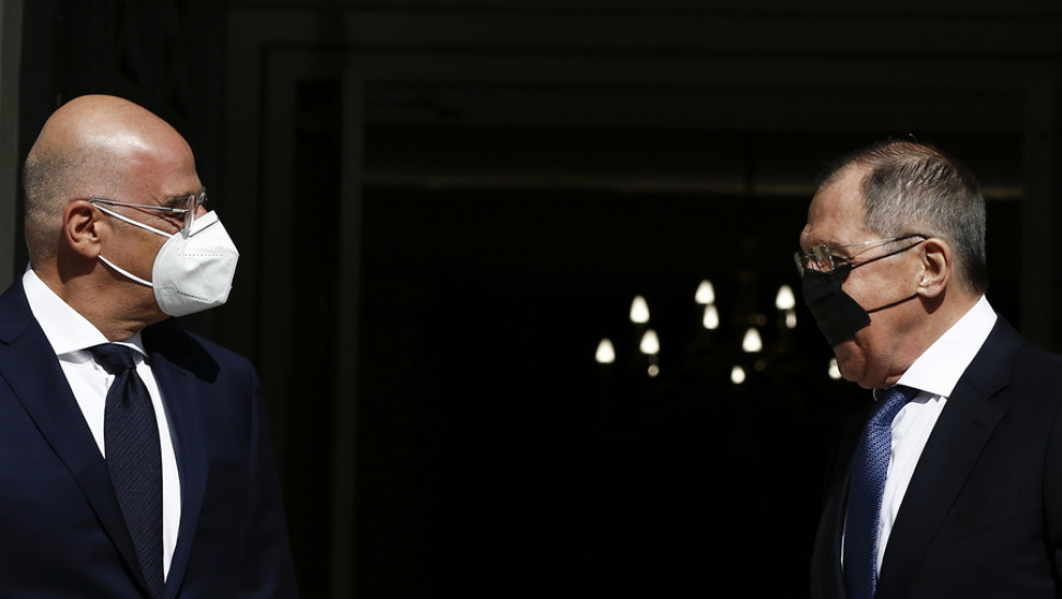Συνάντηση Δένδια – Λαβρόφ: Οι θέσεις της Αθήνας