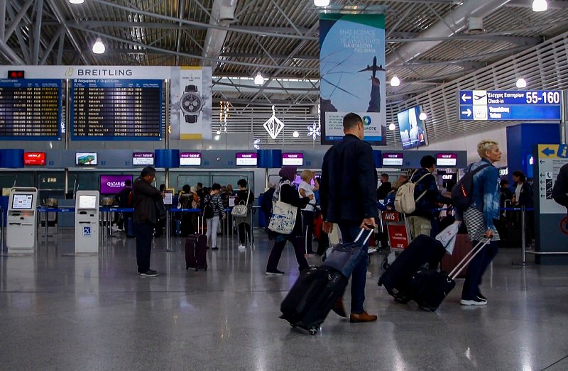 Αυξήθηκε κατά 377,7% το πεντάμηνο του 2022 η επιβατική κίνηση στα αεροδρόμια της χώρας