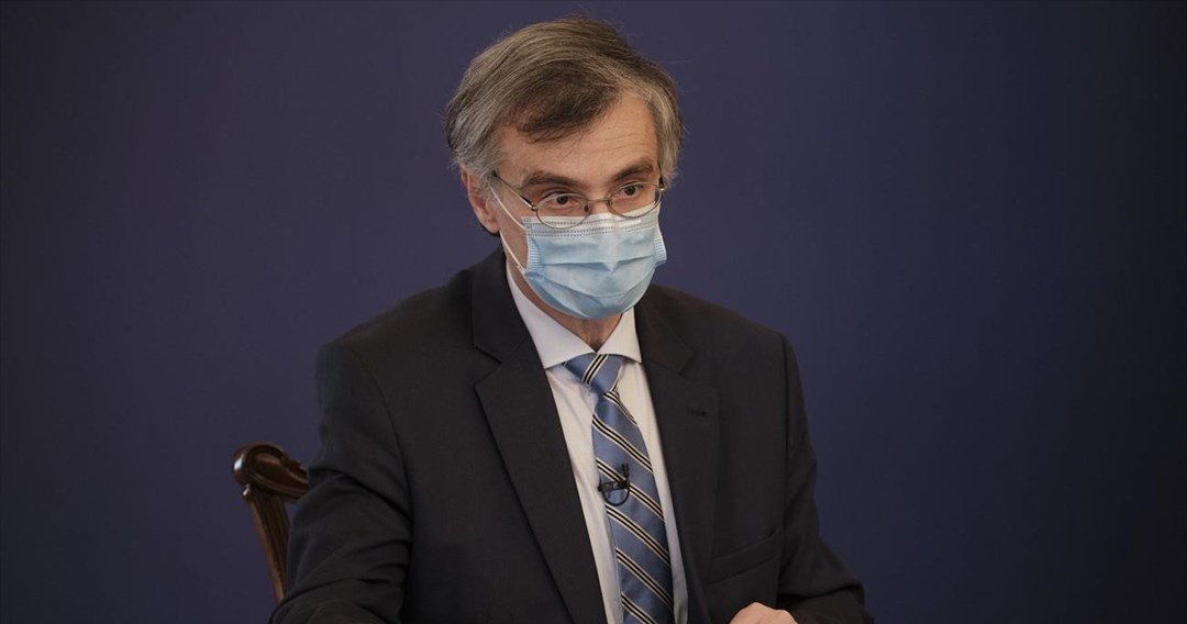 Σ. Τσιόδρας: Δεν υπάρχει καθαρή απάντηση για το αν θα πρέπει να περιμένουμε τα εμβόλια νέας γενιάς