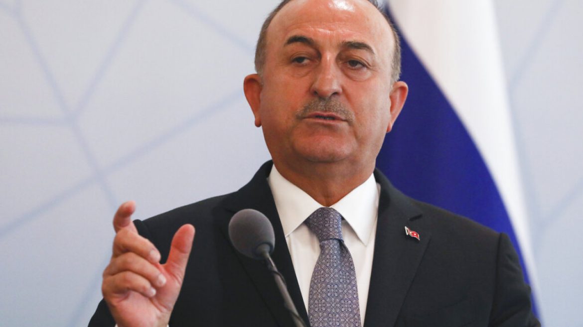 Απειλές Τσαβούσογλου για την κυριαρχία των ελληνικών νησιών
