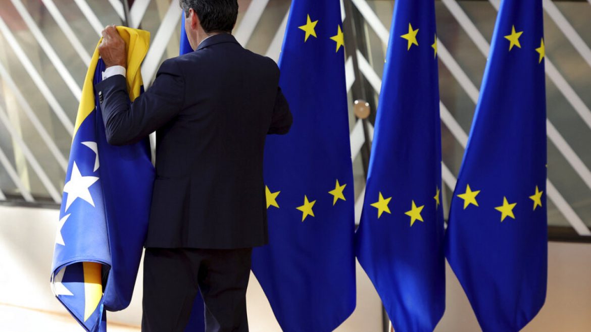 EE: Ανανεώθηκαν για 6 μήνες οι οικονομικές κυρώσεις κατά της Ρωσίας