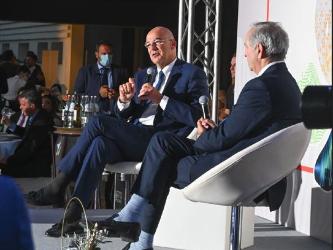 Δένδιας στον Economist: Η Τουρκία πρέπει να αποδεχθεί το διεθνές δίκαιο