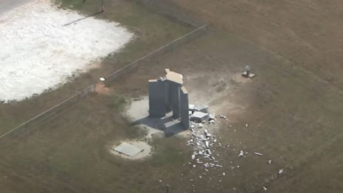 ΗΠΑ: Ανατίναξαν το αμερικάνικο Stonehenge – Βίντεο τη στιγμή της έκρηξης