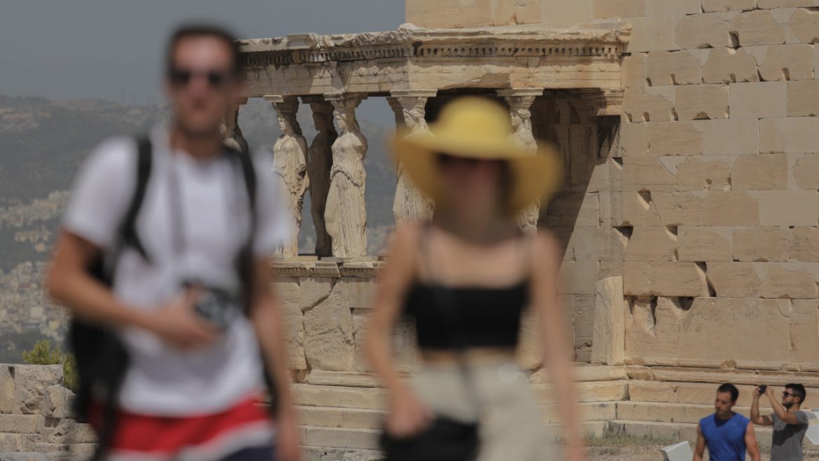 Κικίλιας: Με 100 εκατ. ευρώ στον τουρισμό, στηρίζουμε την ελληνική οικογένεια