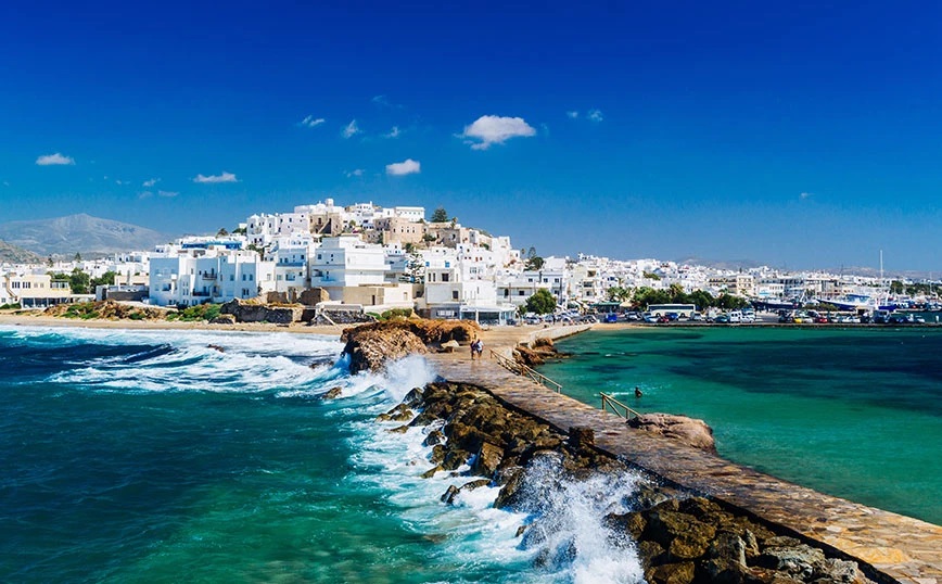 Η Νάξος ανάμεσα στους προορισμούς με τις καλύτερες παραλίες στον κόσμο, σύμφωνα με Γερμανούς