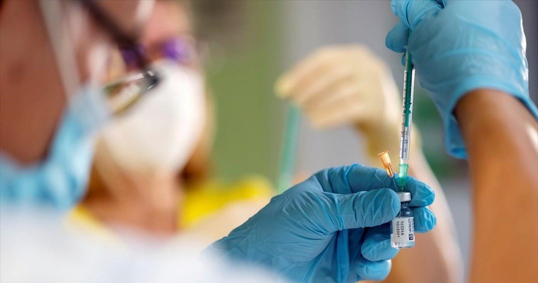 Η σύσταση της Επιτροπής για επικαιροποιημένα εμβόλια και 5η δόση