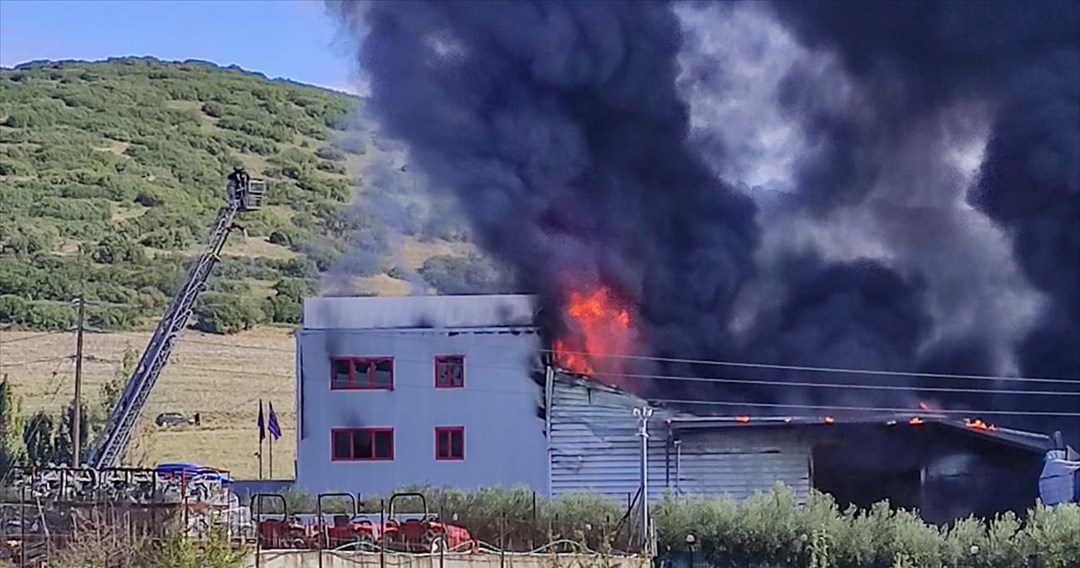 Πυρκαγιά σε αποθήκη στο Ωραιόκαστρο