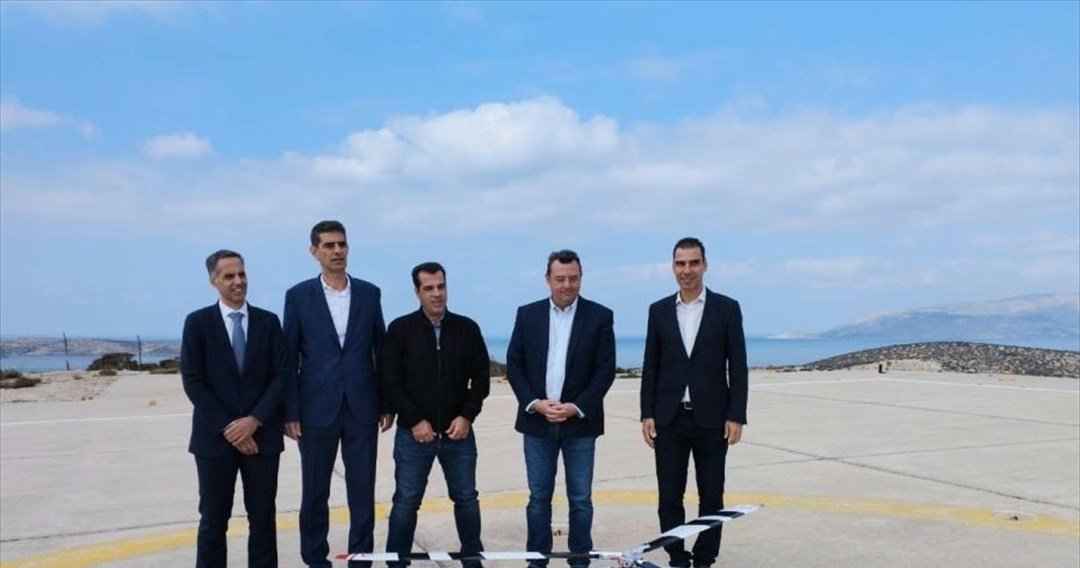 Στη Σχοινούσα για την επίδειξη μεταφοράς φαρμάκων μέσω drone στις Μικρές Κυκλάδες ο Θ. Πλεύρης