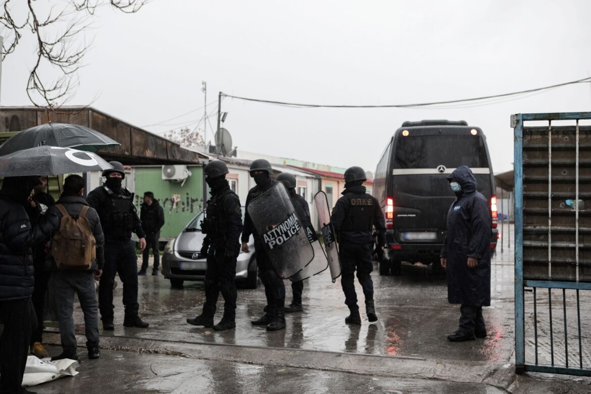 Ολοκληρώθηκε η εκκένωση της προσφυγικής δομής του Ελαιώνα