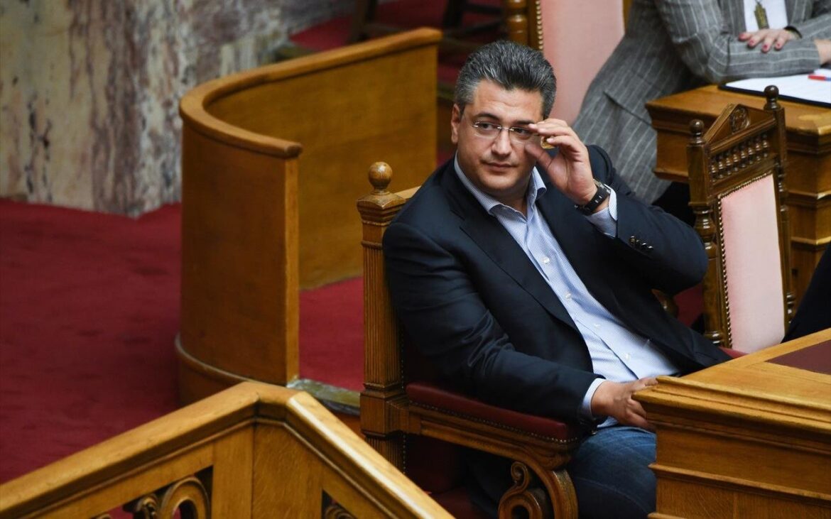 Απαγόρευσαν την είσοδο του Απ. Τζιτζικώστα στη Σμύρνη