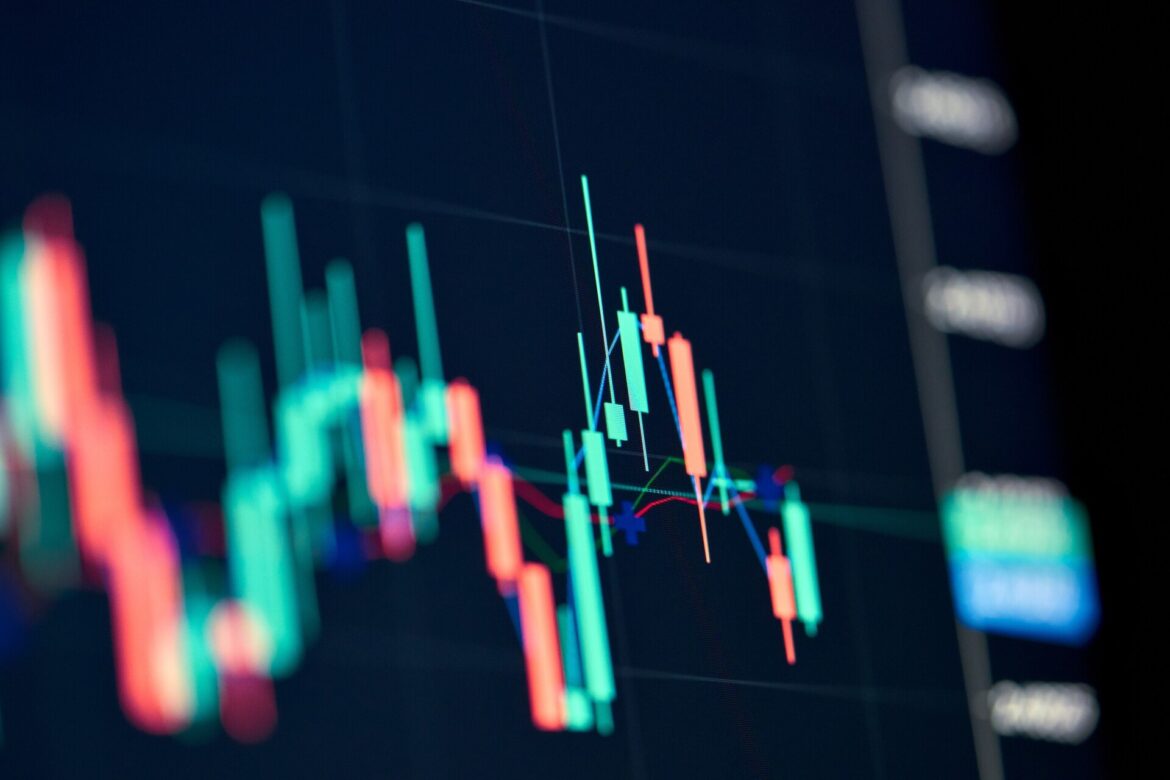 Με σφραγίδα την παγκόσμια τάση φυγής και το -0,43%, χάθηκαν και οι 885 μονάδες