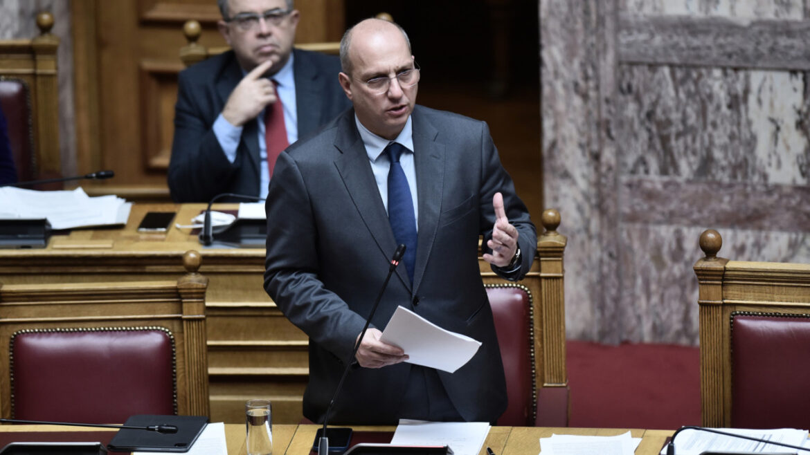 Βουλή: Η απάντηση Οικονόμου στον Ραγκούση
