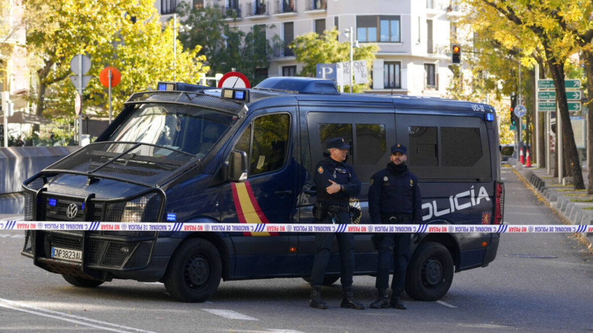 Εστάλη «ματωμένο πακέτο» στην πρεσβεία της Ουκρανίας στη Μαδρίτη
