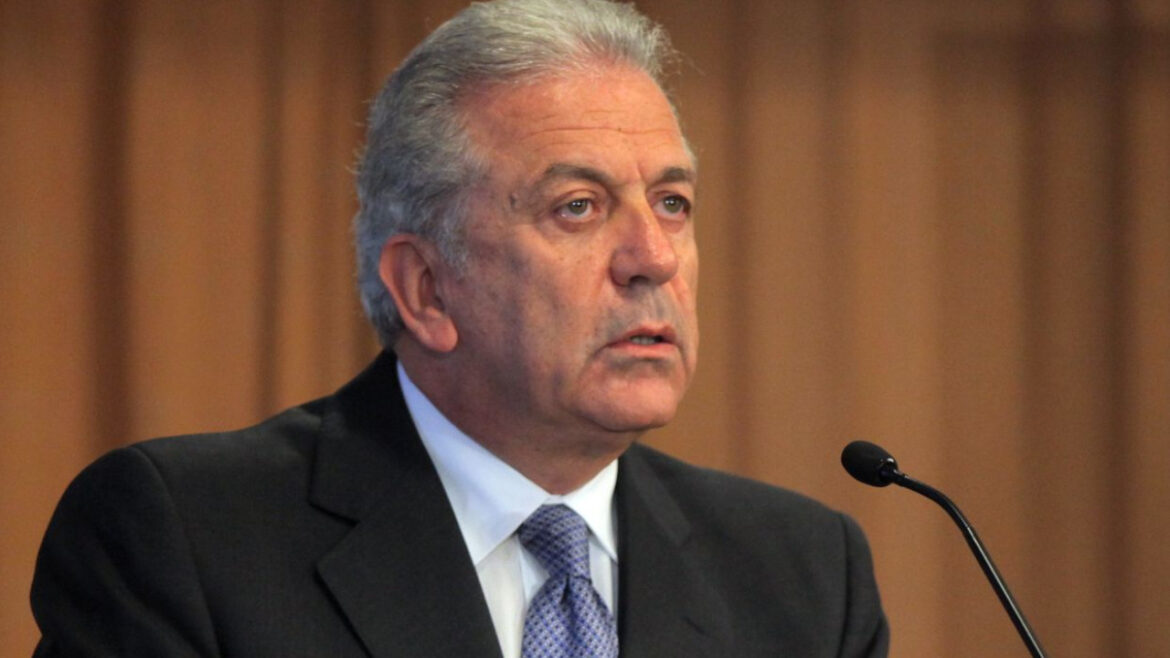 Η Φον ντερ Λάιεν ζητεί έρευνα για τις επαφές Αβραμόπουλου