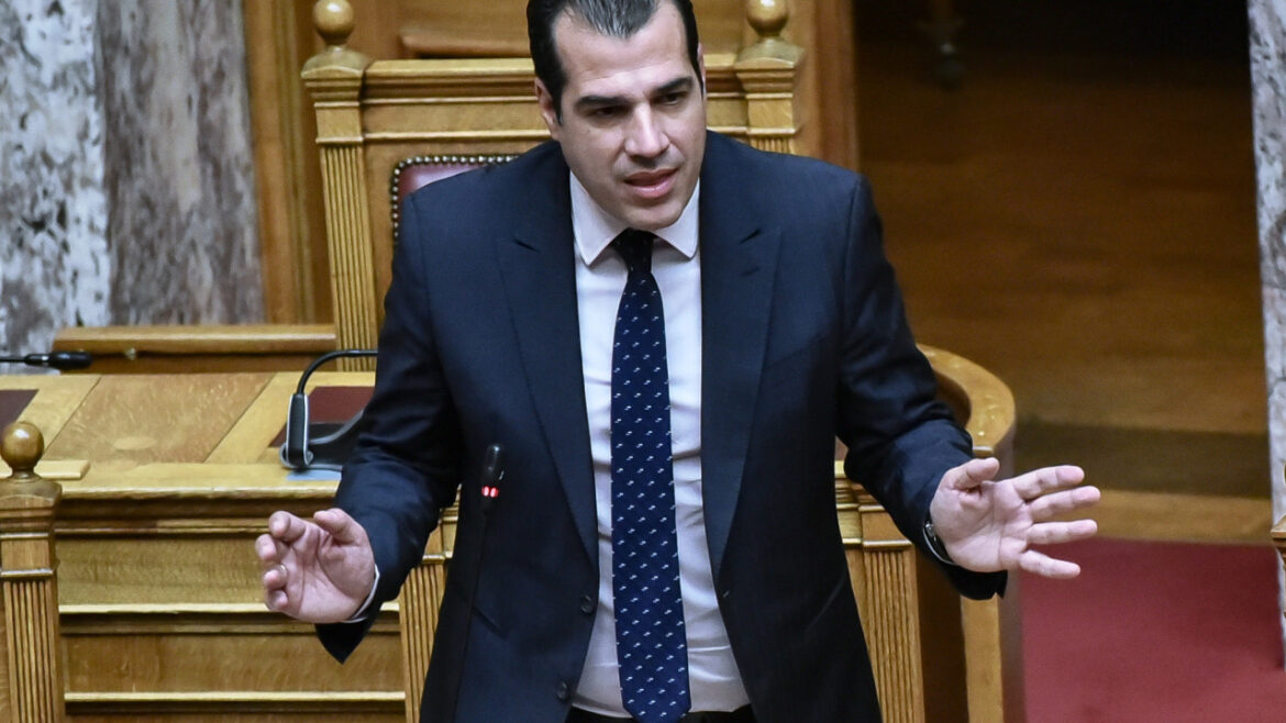 Πλεύρης: Οι γιατροί παρέχουν την καλύτερη δυνατή φροντίδα στον 16χρόνο