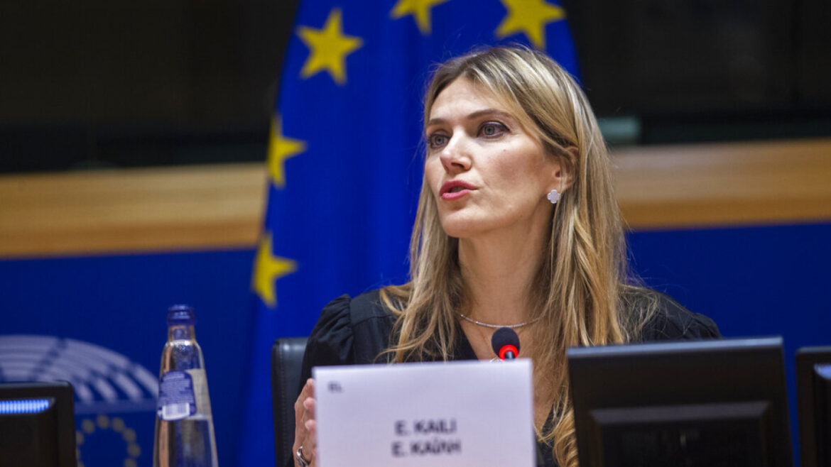 Qatargate:Αγκαλιά με την κόρη της η Εύα Καϊλή