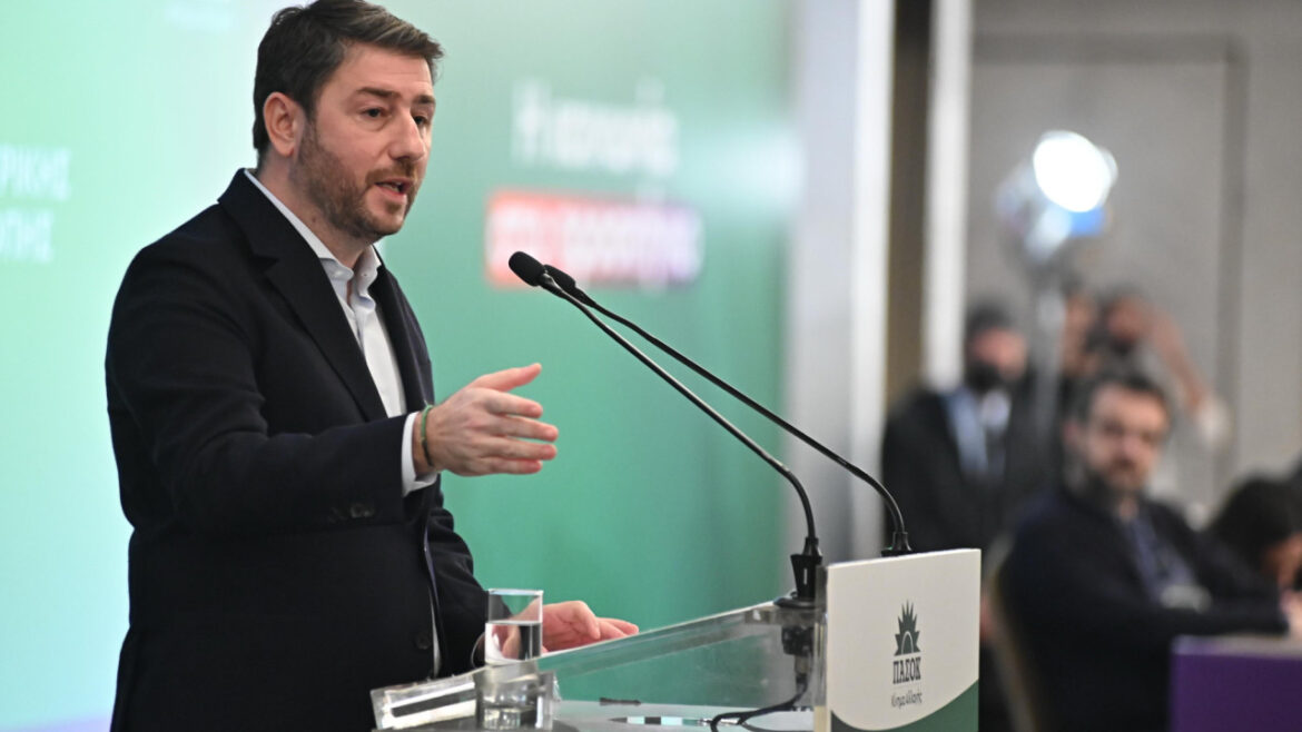 Στην Κωνσταντινούπολη για τα Φώτα ο Νίκος Ανδρουλάκης