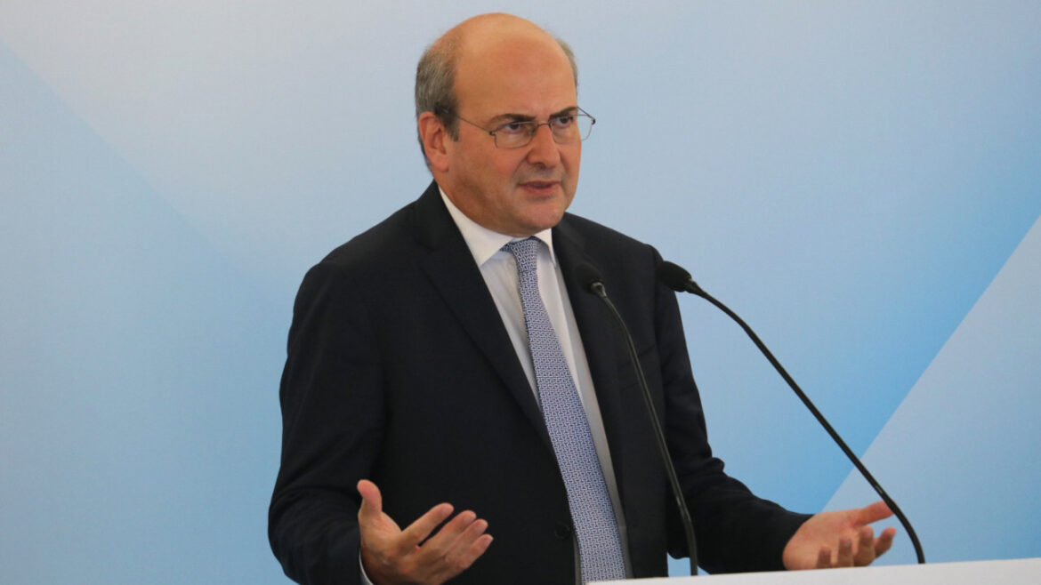 Χατζηδάκης- Εκκρεμείς συντάξεις: Τροπολογία «αποζημιώνει» με 100 ευρώ