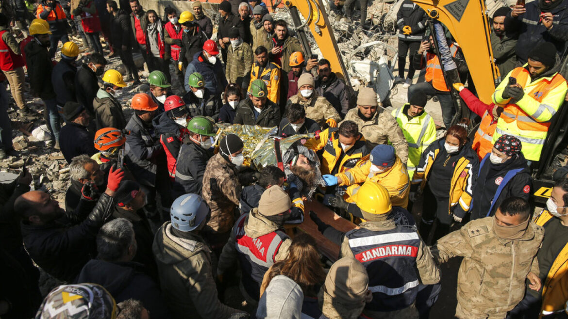 Σεισμός στην Τουρκία: Αναστολή επιχειρήσεων διάσωσης από γερμανικές οργανώσεις