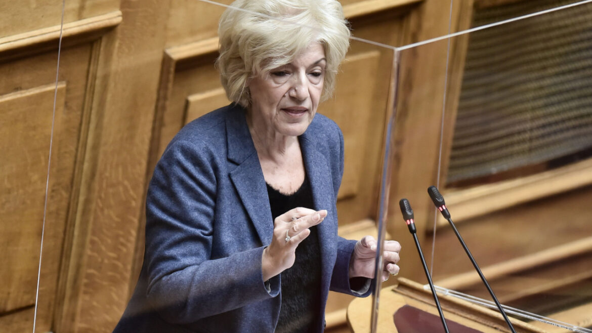Αναγνωστοπούλου: Μόνο αόριστες υποσχέσεις για τους καλλιτέχνες