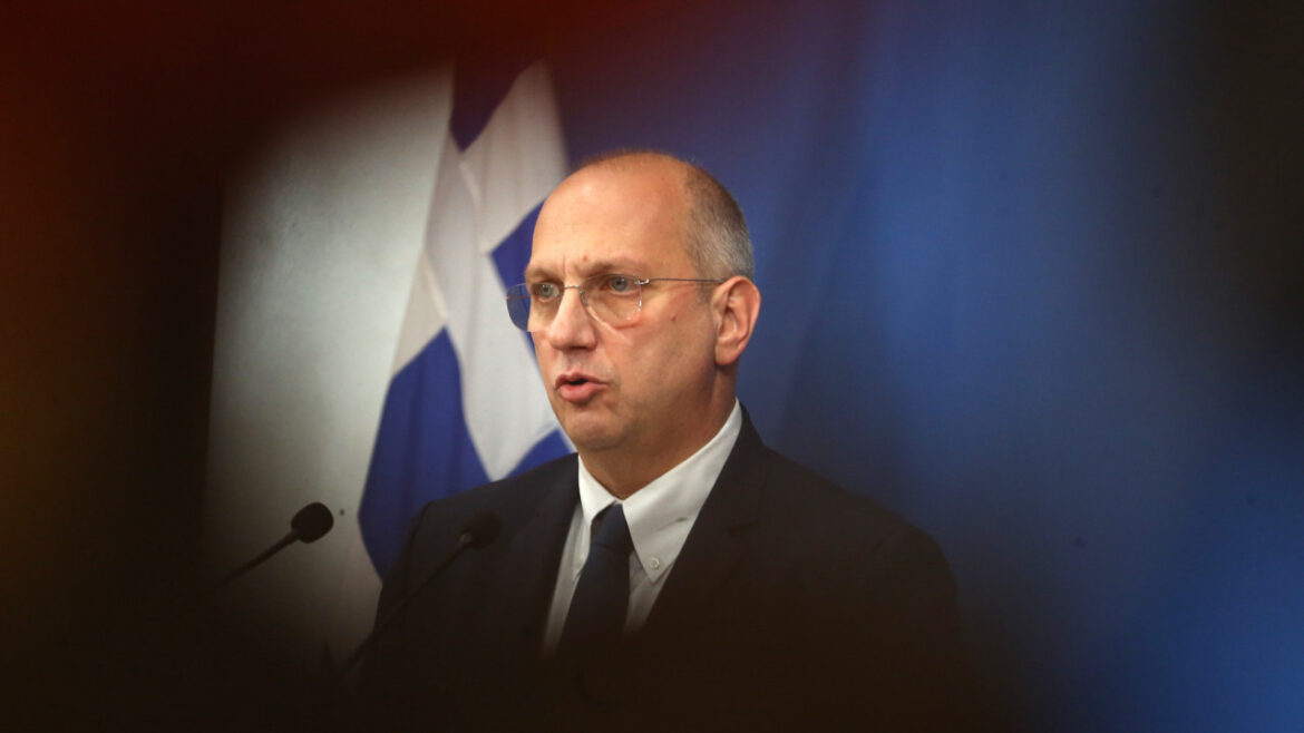 Οικονόμου: Ο κ. Τσίπρας αντιμετωπίζει α λα καρτ τη Δικαιοσύνη