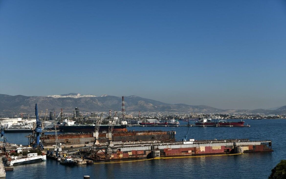 Μειωμένος ο αριθμός των αργούντων πλοίων στα ελληνικά λιμάνια