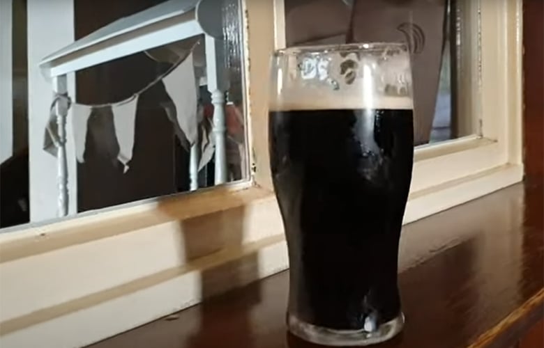 Πωλείται η πιο παράξενη παμπ της Βρετανίας – Βίντεο με ποτά να πηγαίνουν… ανηφορικά σε πελάτες στο μπαρ 2